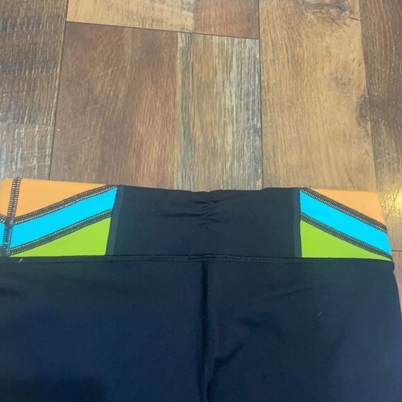 Lululemon clam digger capris 4 (5001) - Picture 4 of 5